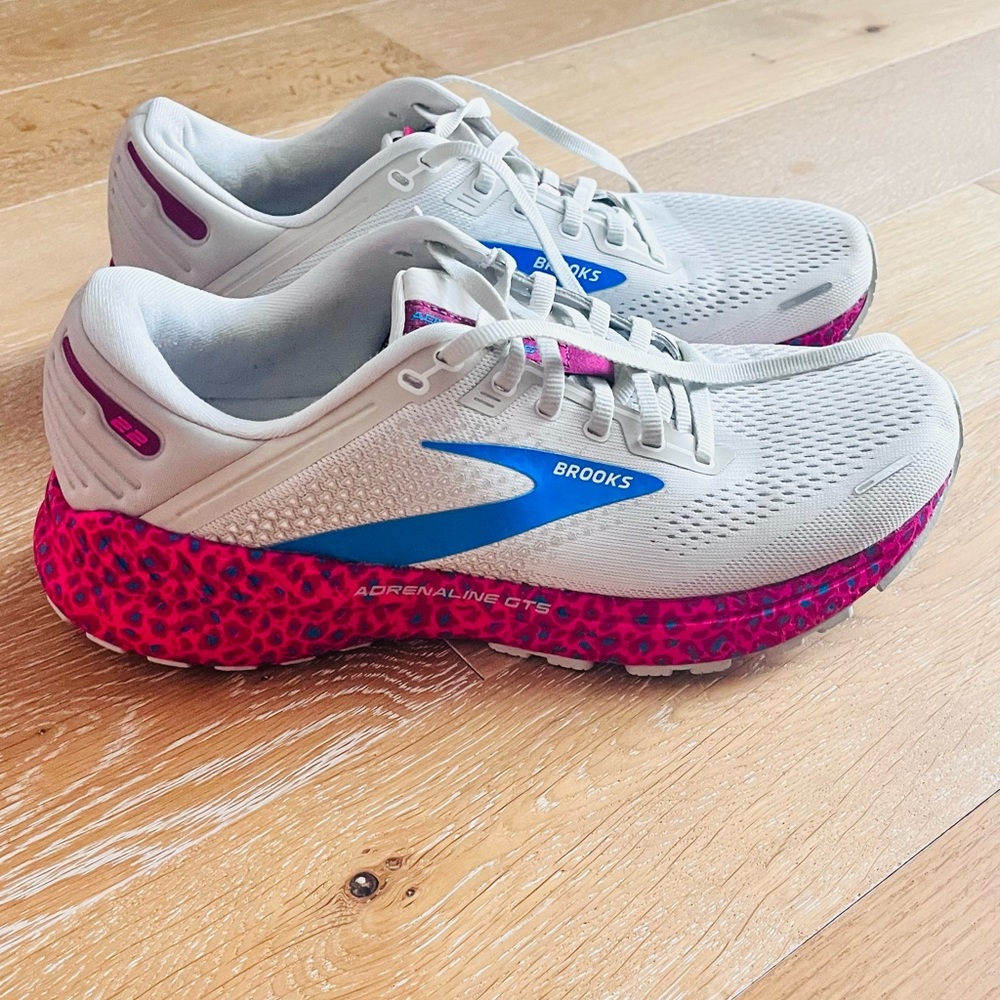 Brooks Women's Adrenaline GTS 22 Supportive Running Shoe